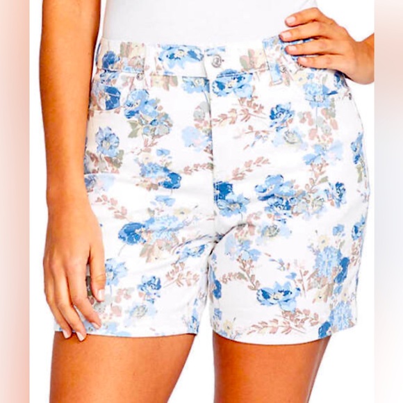 Pants - Gloria Vanderbilt Amanda floral shorts